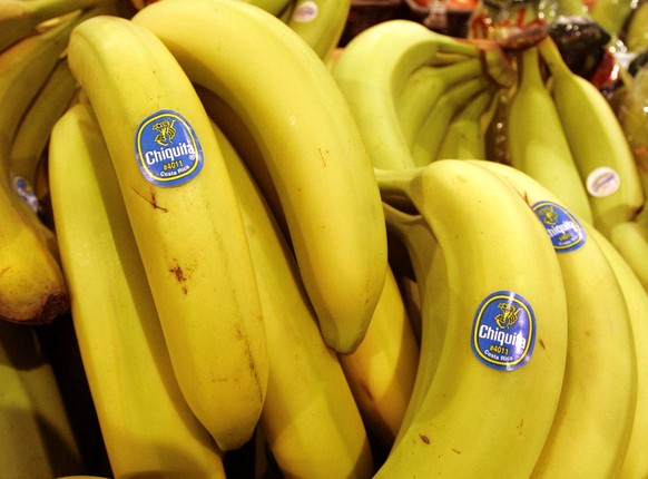 FILE - In this Aug. 3, 2005 file photo, Chiquita bananas are on display at a grocery store in Bainbridge, Ohio. Fruit supply companies Chiquita of the United States and Fyffes of Ireland said Monday,  ...