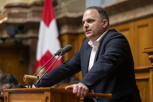 Nationalrat und Parteipraesident Marcel Dettling, SVP-SZ, am letzten Tag der Wintersession der Eidgenoessischen Raete, am Freitag, 19. Dezember 2025 im Nationalrat in Bern. (KEYSTONE/Anthony Anex)