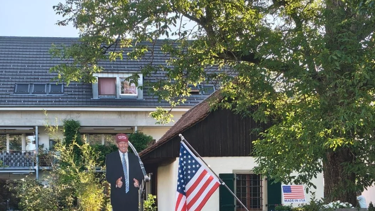Trump-im-Vorgarten-Dekoration-in-N-nikon-ZH-sorgt-f-r-Aufsehen