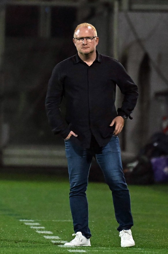 epa10621639 Basel&#039;s head coach Heiko Vogel reacts during the UEFA Europa Conference League semi-final first leg soccer match ACF Fiorentina vs Basel at Artemio Franchi Stadium in Florence, Italy, ...