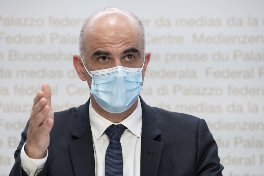 Bundesrat Alain Berset spricht an einer Medienkonferenz ueber die neusten Entscheide des Bundesrates zur Coronavirus-Pandemie, am Mittwoch 31. Maerz 2021, in Bern. (KEYSTONE/Marcel Bieri)