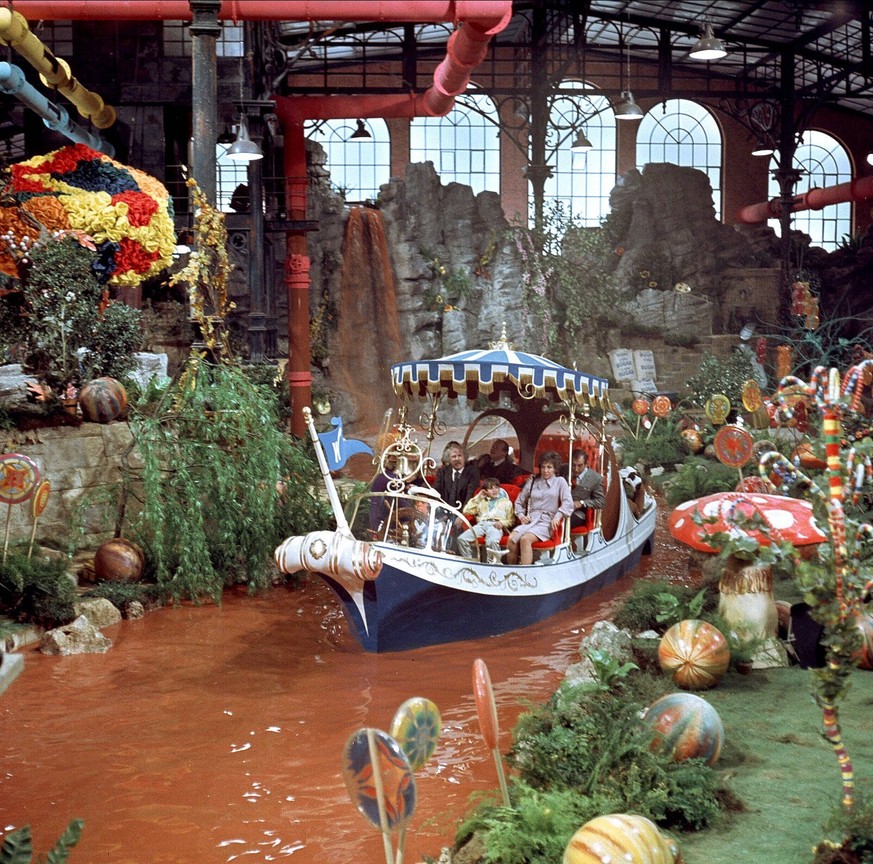 Gene Wilder, Peter Ostrum, Jack Albertson, Paris Themmen &amp; Nora Denney Characters: Willy Wonka, Charlie, Grandpa Joe, Mike Teevee, Mrs. Teevee Film: Willy Wonka &amp; The Chocolate Factory USA 197 ...