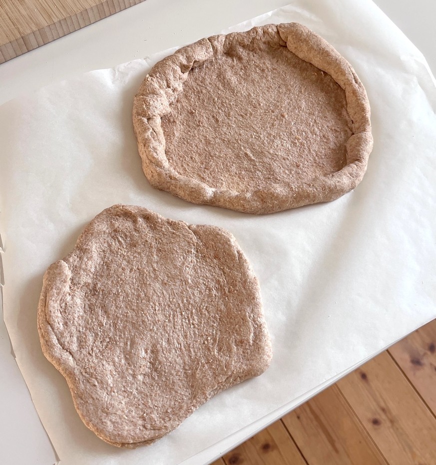 Wir kochen eine 2000-jährige Pizza aus Pompeji. 
F yeah. 
Eine römische Pizza. Literally.