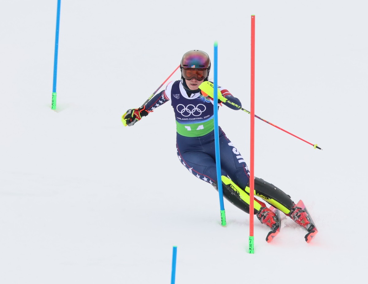 epa12723787 Mikaela Shiffrin of USA in action during the Slalom of the Women's Team Combined of the Alpine Skiing competitions at the Milano Cortina 2026 Winter Olympic Games, Tofane ski centre i ...