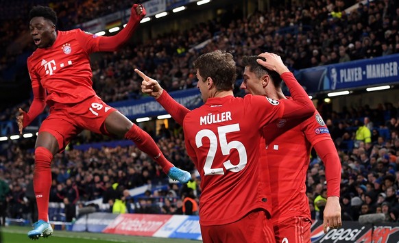 epa08247816 Bayern&#039;s Alphonso Davies, Bayern&#039;s Thomas Mueller and Bayern&#039;s Robert Lewandowski celebrate the second goal during the UEFA Champions League Round of 16, first leg match bet ...