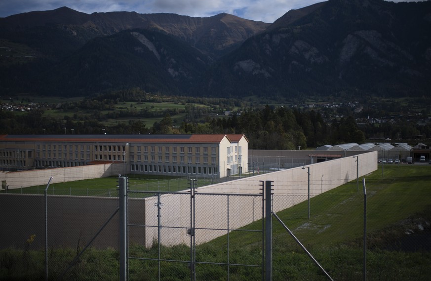 Blick auf die neu gebaute Justizvollzugsanstalt Cazis Tignez, aufgenommen am Freitag, 17. Oktober 2019, in Cazis. Das Gefaengnis soll nach einer Testphase im Januar bis zu 152 Inhaftierte aufnehmen. ( ...