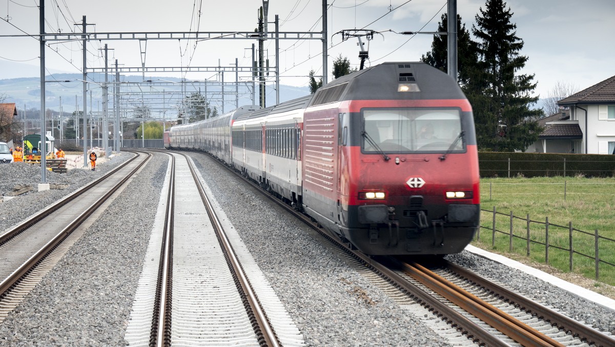 ARCHIVBILD ZU DEN HOHEN SUBVENTIONEN FUER DIE BLS UND DIE SBB, AM FREITAG, 28. FEBRUAR 2020 - Un train CFF passager roule a l'endroit de la nouvelle 3e voie ce mardi 25 fevrier 2020 a Founex. Les ...