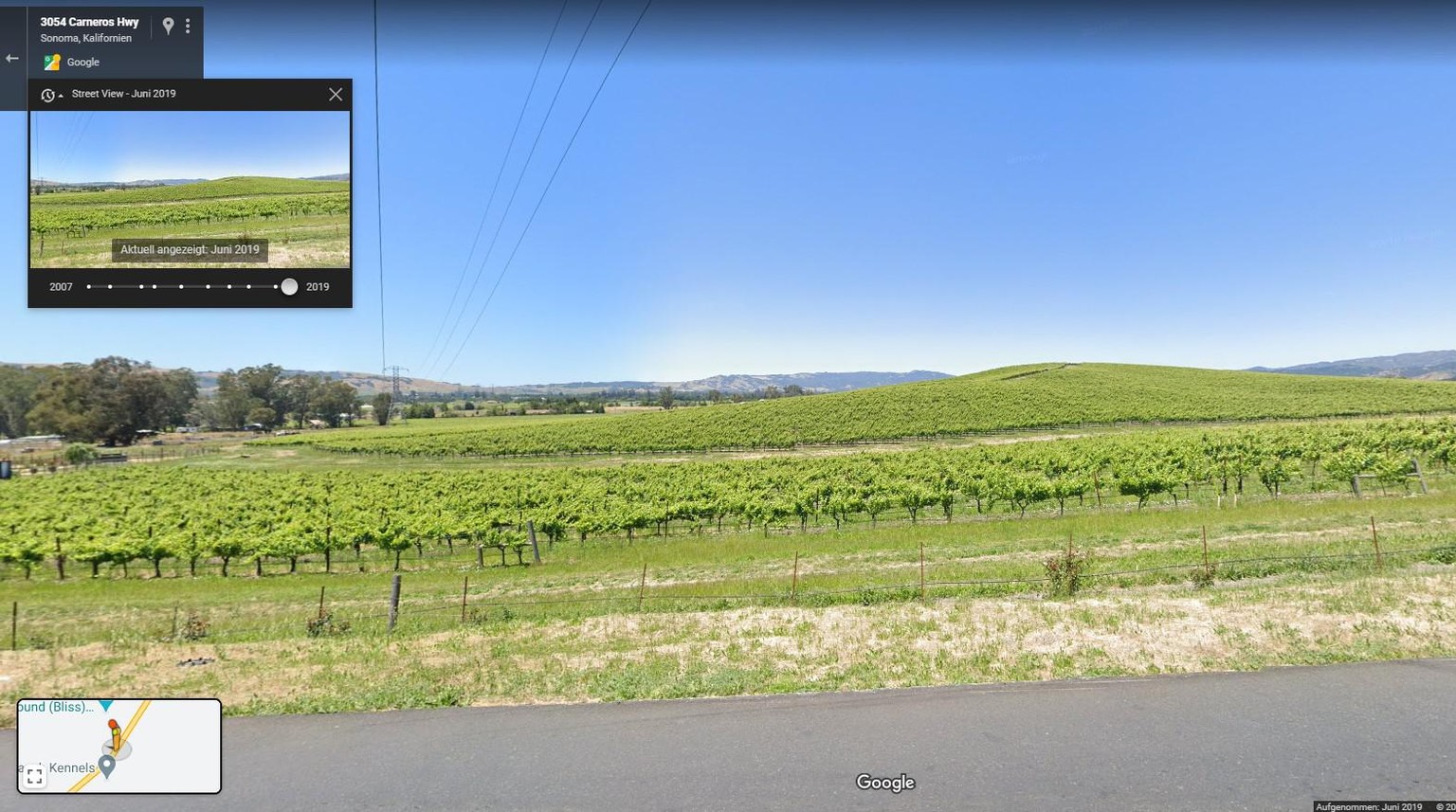 Google Street View zeigt in der Desktop-Version mehrere Aufnahmen des XP-Hügels zu verschiedenen Jahreszeiten zwischen 2007 und 2019.
