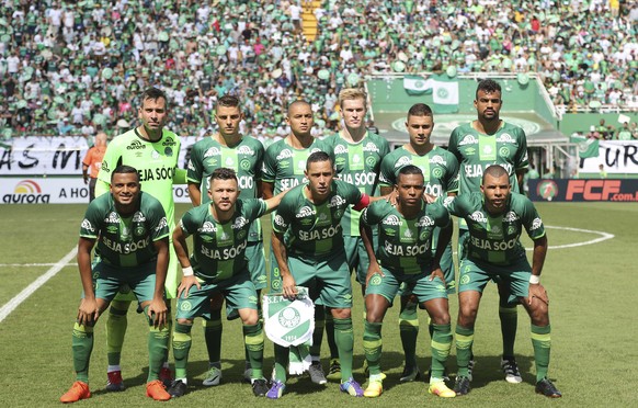 The new Chapecoense soccer team poses for a photo prior to a friendly match against Palmeiras, in Chapeco, Brazil, Saturday, Jan. 21, 2017. Almost two months after the air tragedy that killed 71 peopl ...