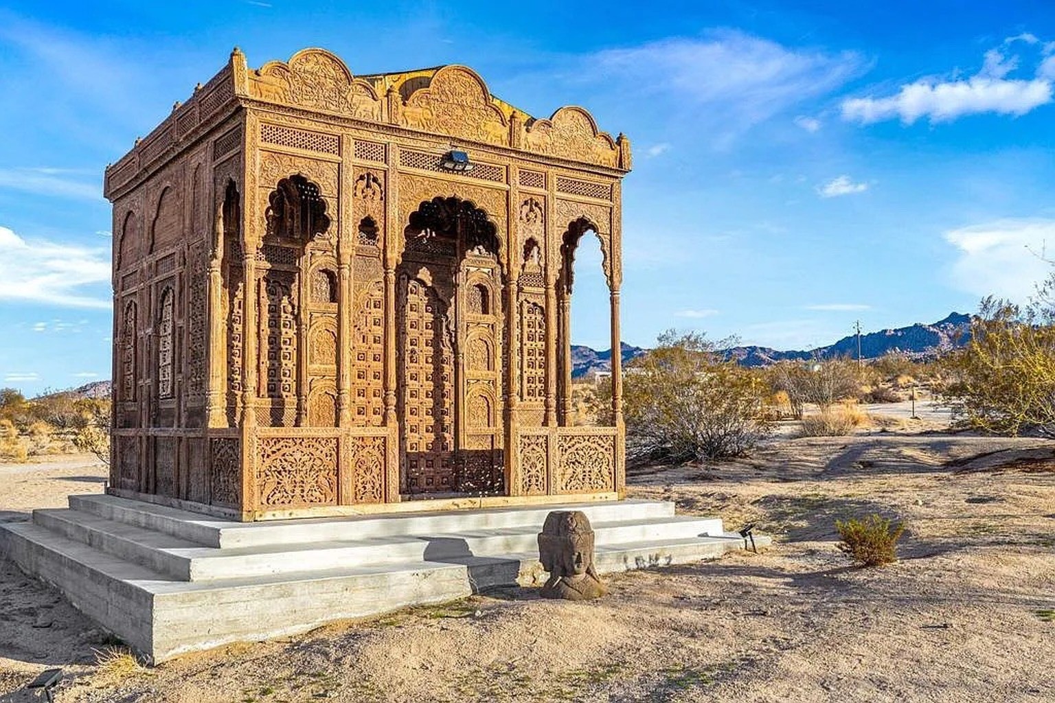 Wüstenzuhause Joshua Tree architektur liegenschaften immobilien Coldwell Banker / Zillow 
https://www.zillow.com/homedetails/6920-Bonita-Ave-Joshua-Tree-CA-92252/116212936_zpid/?