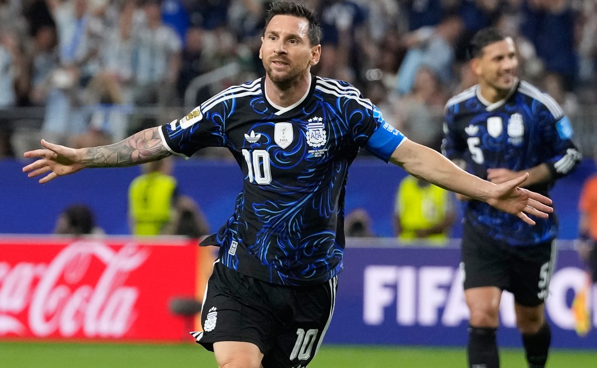 KEYPIX - Argentina's Lionel Messi (10) celebrates scoring his side's 3rd goal during the World Cup Group J soccer match between Jordan and Argentina in Arlington, Texas, near Dallas, Saturda ...