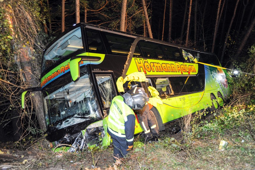 epa05618100 Emergency crews work on securing a German bus that according to local media plunged 10 meters off an embankment after colliding with a car near Zirl, Tyrol, Austria, 04 November 2016. Loca ...