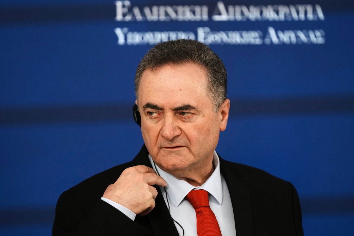 Israeli Defense Minister Israel Katz makes statements with his Greek counterpart Nikos Dendias after their meeting in Athens, Greece, Tuesday, Jan. 20, 2026. (AP Photo/Thanassis Stavrakis)
Greece Isra ...