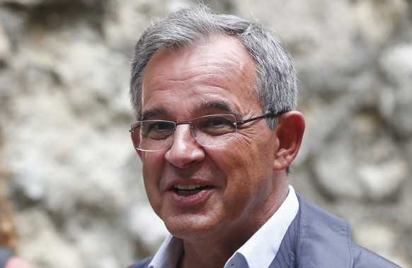 epa09287808 French Member of the Rassemblement National (RN) far-right party Thierry Mariani arrives in a voting station in the first round of the French local elections in Avignon, France, 20 June 20 ...