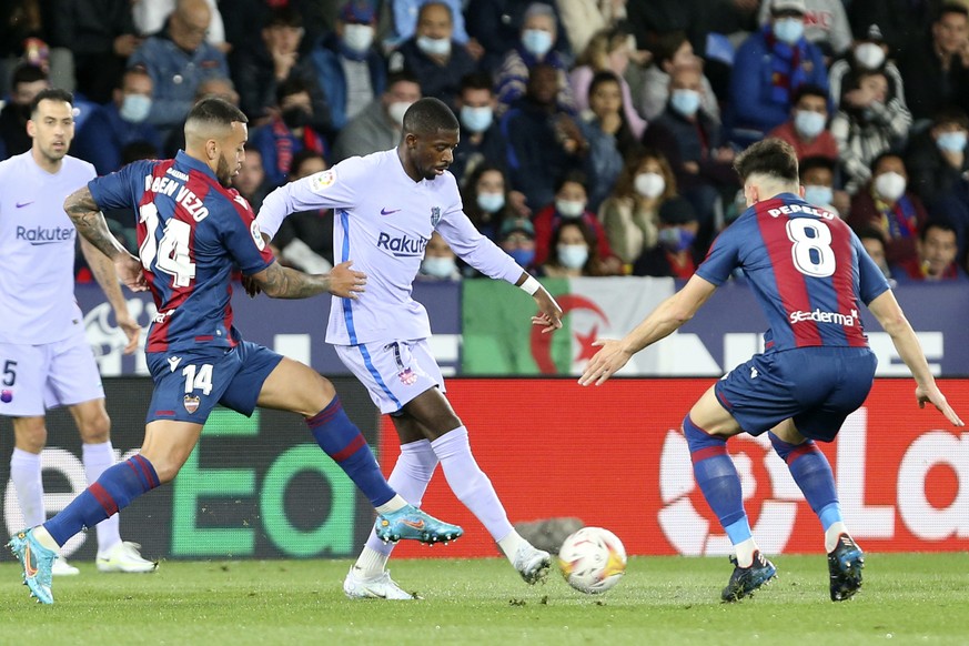 Barcelona&#039;s Ousmane Dembele vies for the ball with Levante&#039;s Ruben Vezo and Pepelu, right, during a Spanish La Liga soccer match between Levante and Barcelona at the Ciutat de Valencia stadi ...