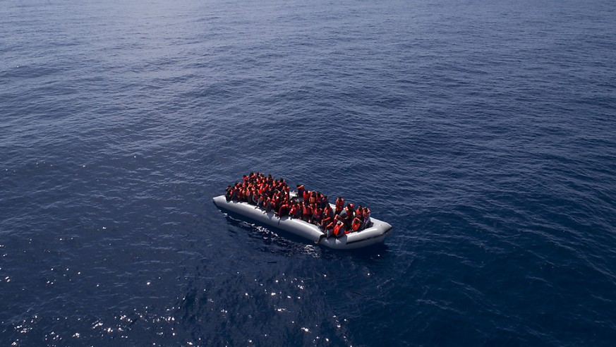 Nach einem Bootsunglück vor der Küste Tunesiens befürchten Helfer den Tod von Dutzenden Flüchtlingen. (Symbolbild)