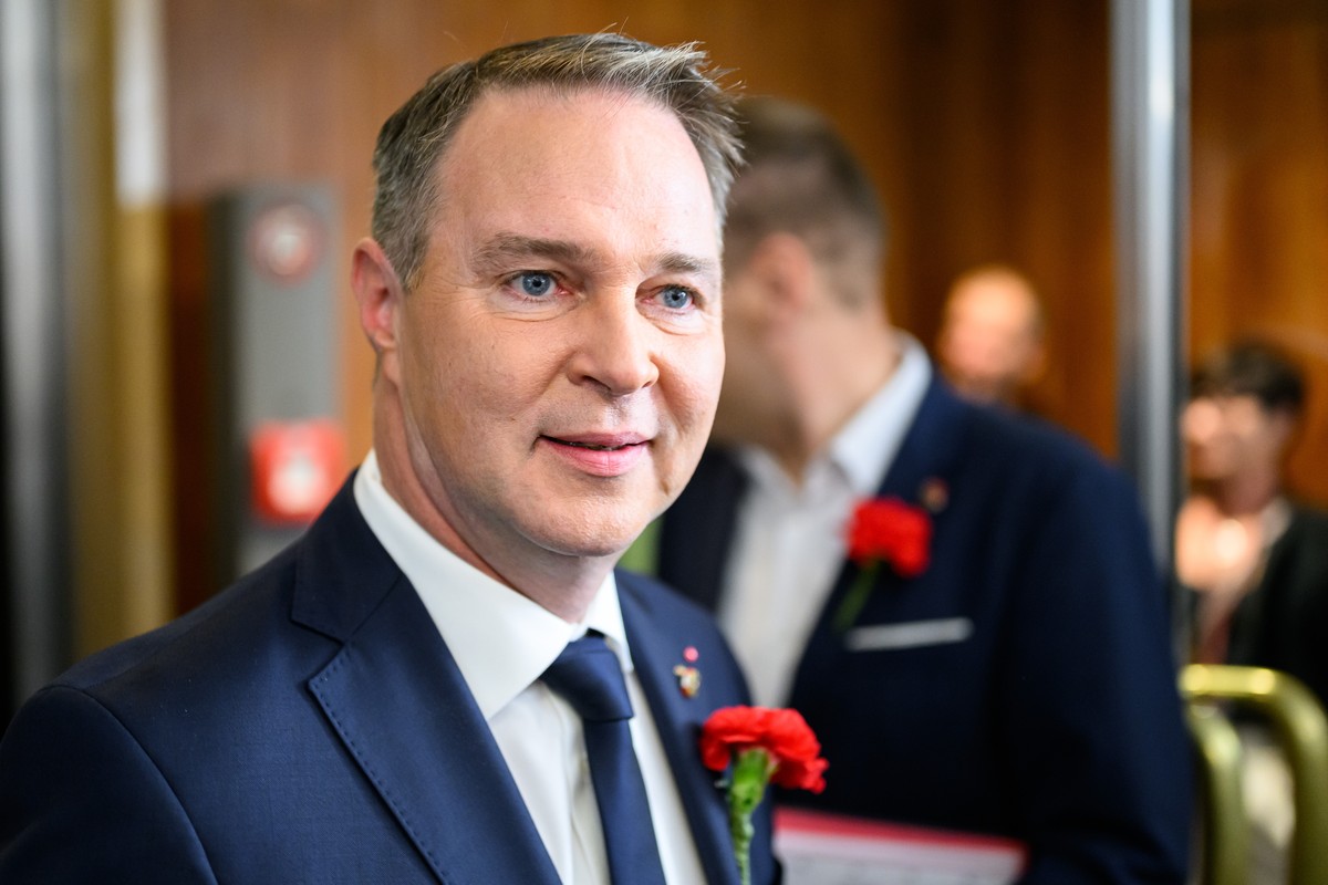 epa11679746 Social Democratic Party of Austria (SPO) leader Andreas Babler during the election of the new parliamentary president in Vienna, Austria, 24 October 2024. EPA/MAX SLOVENCIK