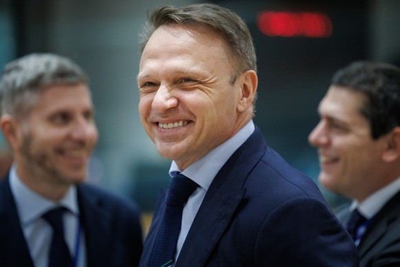 epa11856167 Francesco Lollobrigida, Agriculture Minister of Italy (C), attends the EU Agriculture Ministers Council in Brussels, Belgium, 27 January 2025. EPA/OLIVIER MATTHYS