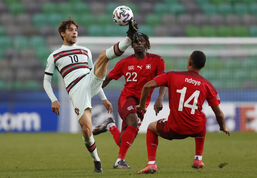 Portugal&#039;s Daniel Braganca, left, controls the ball past Switzerland&#039;s Alexandre Jankewitz, center, Switzerland&#039;s Dan Ndoye during the Euro U21 group D soccer match between Switzerland  ...