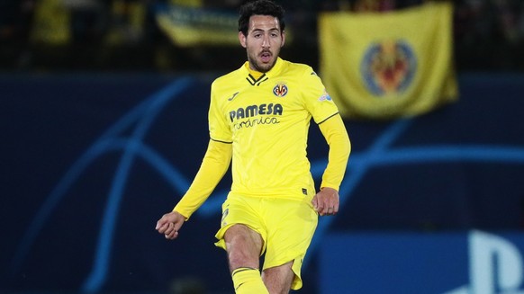 epa09874327 Villarreal's midfielder Dani Parejo in action during the UEFA Champions League quarter final, first leg soccer match between Villarreal CF and Bayern Munich in Villarreal, eastern Spa ...