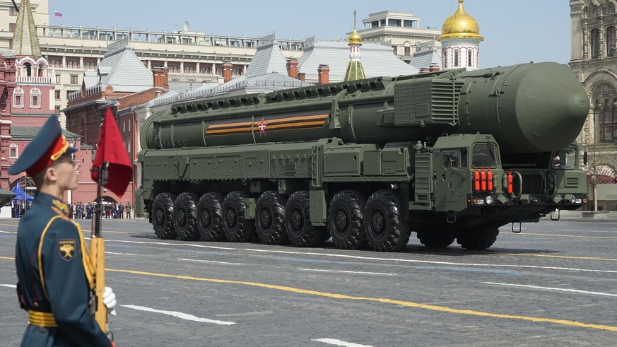 Russia Rolls Back Nuclear Threats – Here Are The Possible Reasons: Voice of Sorting Hat from “Harry Potter” Forever Silenced: Leslie Phillips Is Dead