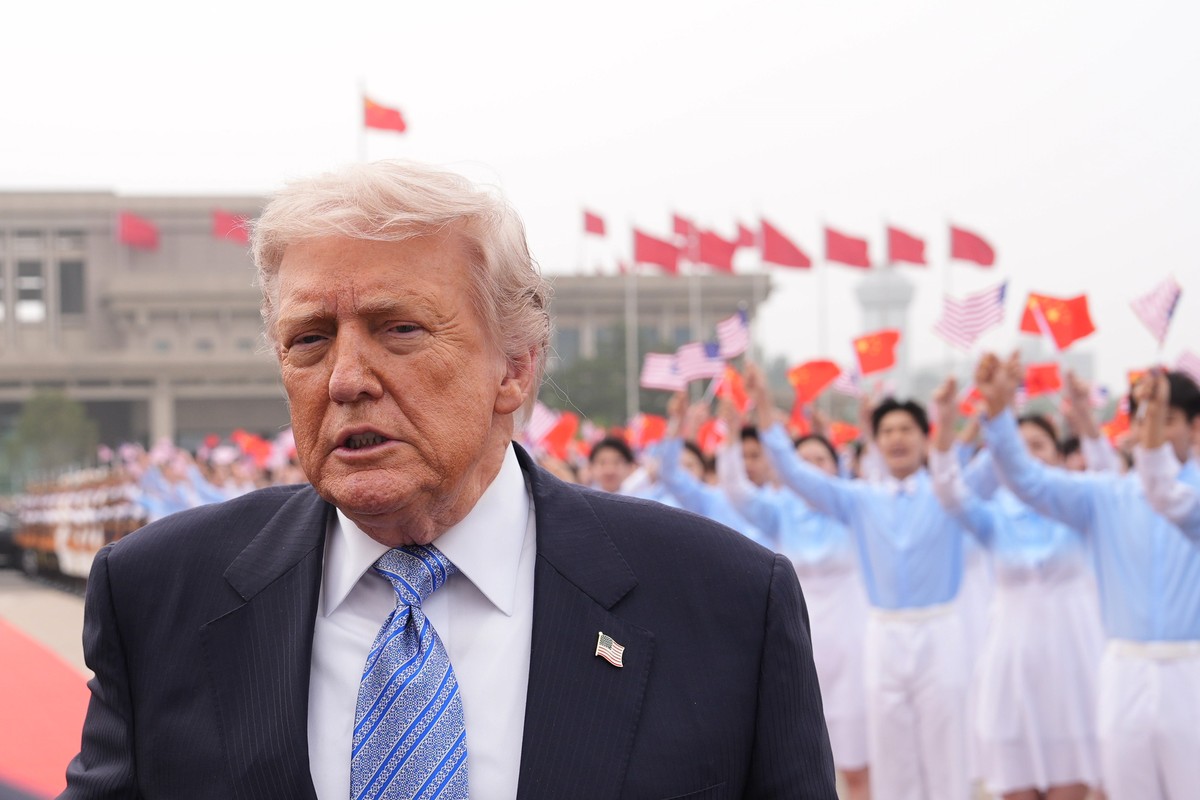 KEYPIX - President Donald Trump walks to board Air Force One, Friday, May 15, 2026, at Beijing Capital International Airport in Beijing. (KEYSTONE/AP Photo/Mark Schiefelbein)