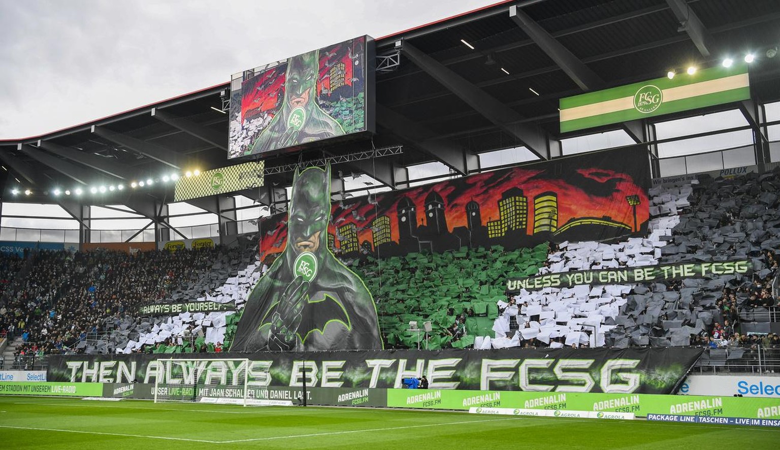 Choreo der St. Galler Fans beim Fussball Super-League Spiel zwischen dem FC St. Gallen und dem BSC Young Boys Bern, am Sonntag, 23. Februar 2020, im Kybunpark in St. Gallen. (KEYSTONE/Gian Ehrenzeller ...