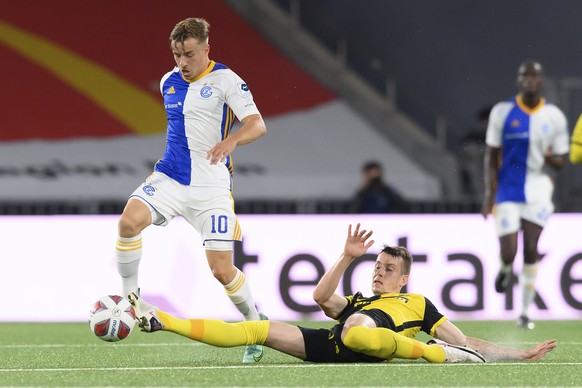 Grasshopper Petar Pusic, links, gegen YBs Sandro Lauper, rechts, im Fussball Meisterschaftsspiel der Super League zwischen dem BSC Young Boys und dem Grasshopper Club Zuerich, im Stadion Wankdorf in B ...