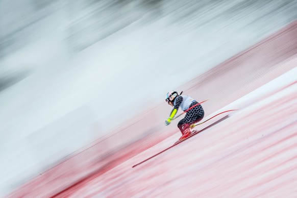 epa05718452 Tina Weirather of Liechtenstein speeds down the slope during a training run for the Women&#039;s Downhill race at the FIS Alpine Skiing World Cup in Zauchensee, Austria, 15 January 2017. E ...