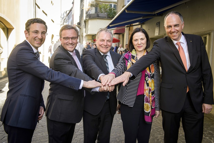 Der neue Staatsrat (v.l.): Frederic Favre (FDP), Roberto Schmidt (CVP), Jacques Melly (CVP) Esther Waeber-Kalbermatten (SP) und Christophe Darbellay (CVP)