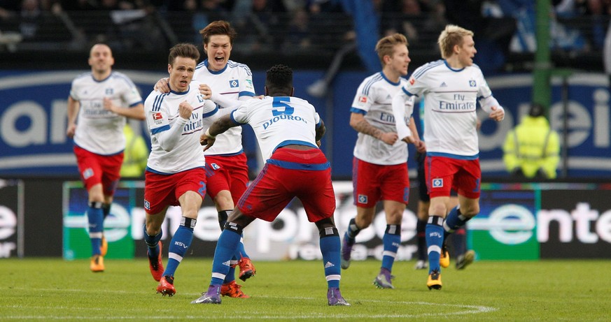 Twerk it baby! Johan Djourou freut sich mit Torschütze Nicolai Müller.&nbsp;