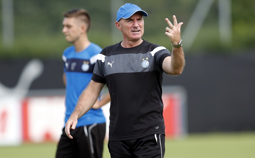 Grasshopper Club Zuerich Trainer Carlos Bernegger und Neuzugang Michal Fasko beim Training auf dem GC Campus in Niederhasli am Freitag, den 23. Juni 2017.
(KEYSTONE/SIGGI BUCHER)