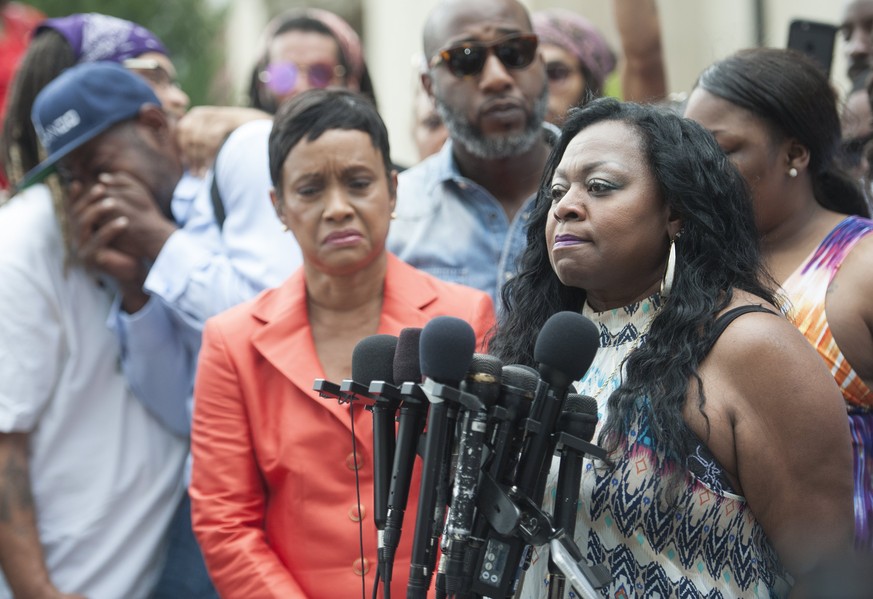 epa06032366 Valerie Castile, mother of Philando Castile, makes a statement after St. Anthony police officer Jeronimo Yanez was found not guilty on all counts in the fatal shooting of Philando Castile  ...