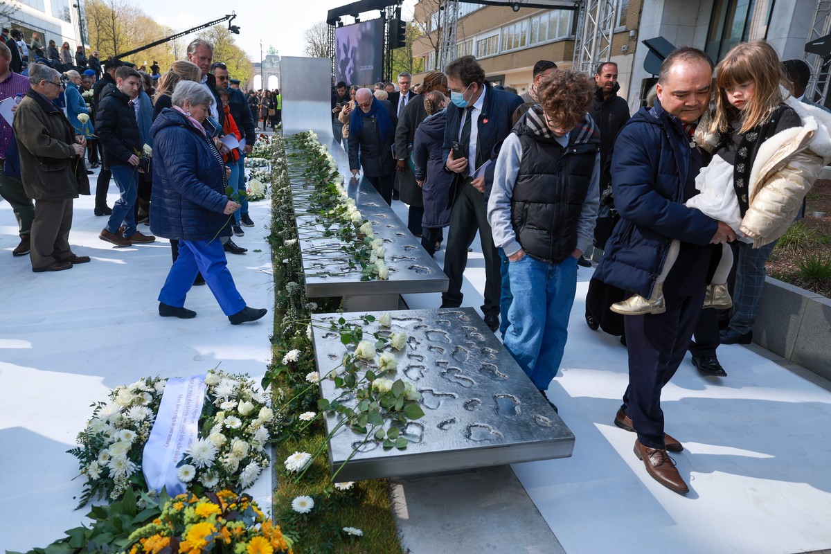 epa12841113 Members of the public attend a memorial ceremony on the 10th anniversary of the Brussels attacks in Brussels, Belgium, 22 March 2026. Brussels was struck by coordinated suicide bombings on ...