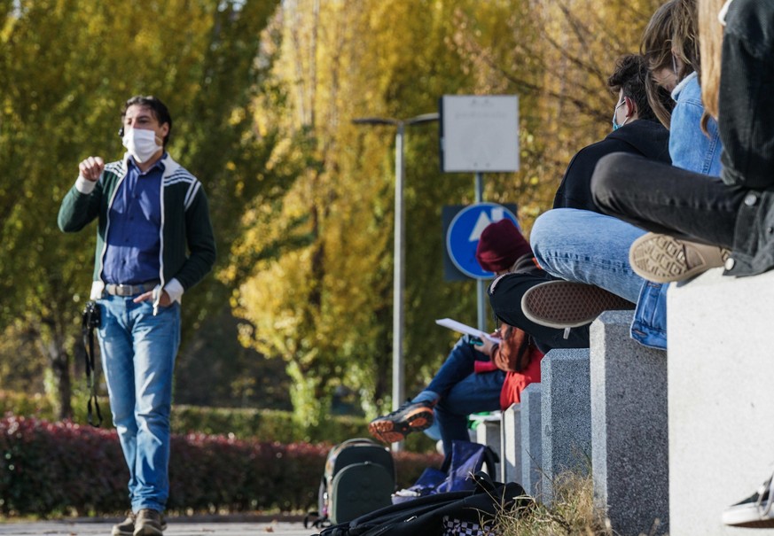 epa08833372 Professor Daniele Baldissin gives a science lesson outside the Foscolo school during the Covid-19 pandemic emergency, Turin, Italy, 21 November 2020. EPA/Tino Romano