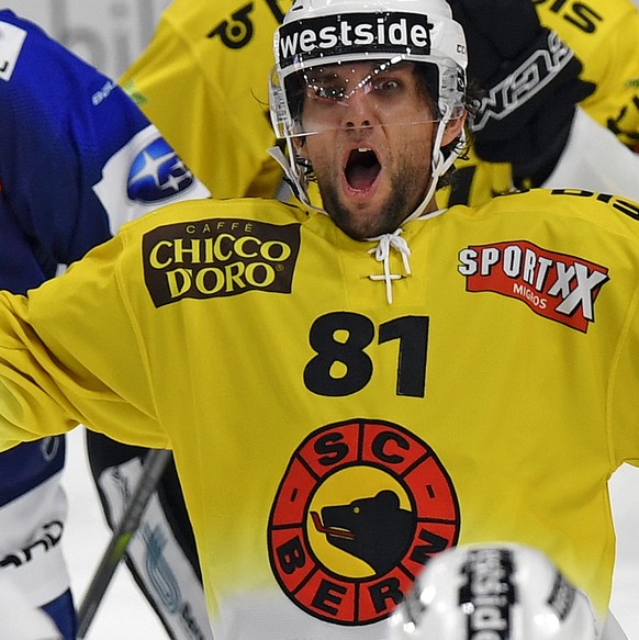 Der Berner Thomas Ruefenacht jubelt nach seinem Tor zum 0-3 fuer Bern beim Eishockeyspiel der National League ZSC Lions gegen den SC Bern im Zuercher Hallenstadion am Freitag, 30. November 2018. (KEYS ...