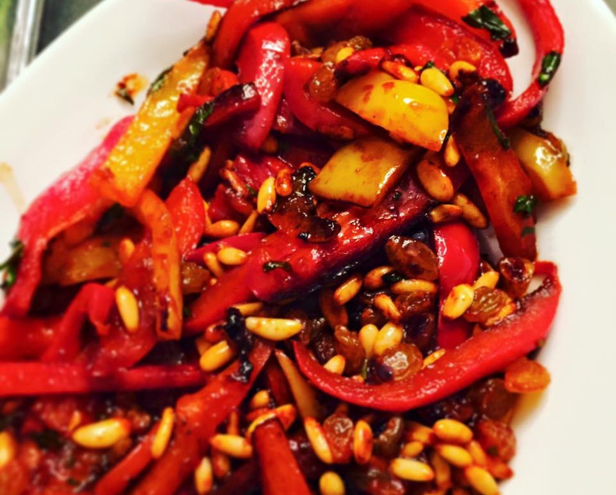 Peperoni alla siracusana pinienkerne sizilien italien italia essen food vegetarisch gemüse