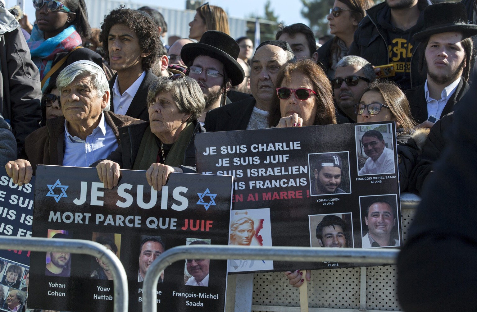 Israelis französischer Herkunft beim Begräbnis der vier Juden, die in einem Supermarkt in Paris erschossen wurden (Jerusalem, 13.01.2015)