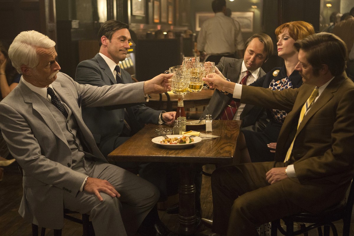 Szene aus der Kultserie «Mad Men»: In den 60er Jahren wurde hemmungslos geraucht und getrunken.&nbsp;