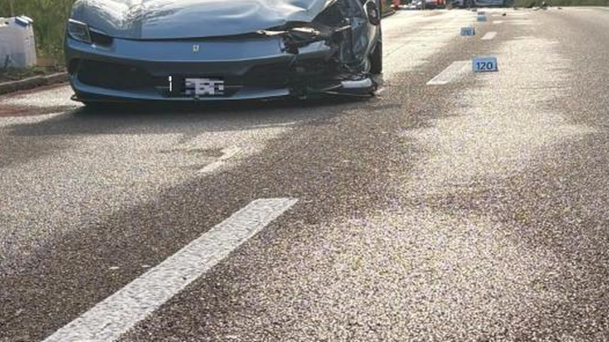 830-PS-Ferrari rammt Auto auf Gegenfahrbahn: 4 Verletzte in Birmensdorf ZH