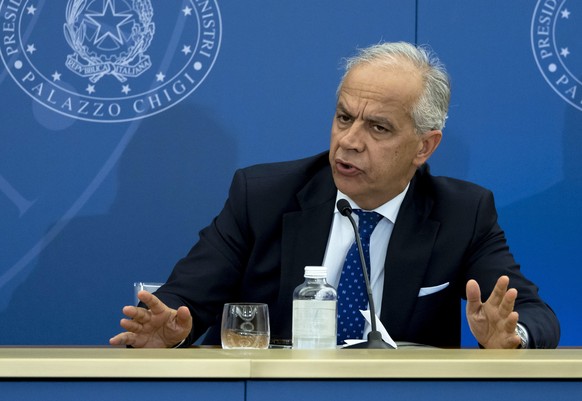 epa10277361 Italian Interior Minister Matteo Piantedosi during a press conference at the end of the Cabinet meeting at Chigi Palace in Rome, Italy, 31 October 2022. EPA/MASSIMO PERCOSSI