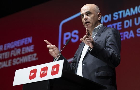 Bundespraesident Alain Berset spricht am Parteitag der SP Schweiz, am Samstag, 26. August 2023, in Biel. (KEYSTONE/Peter Schneider)