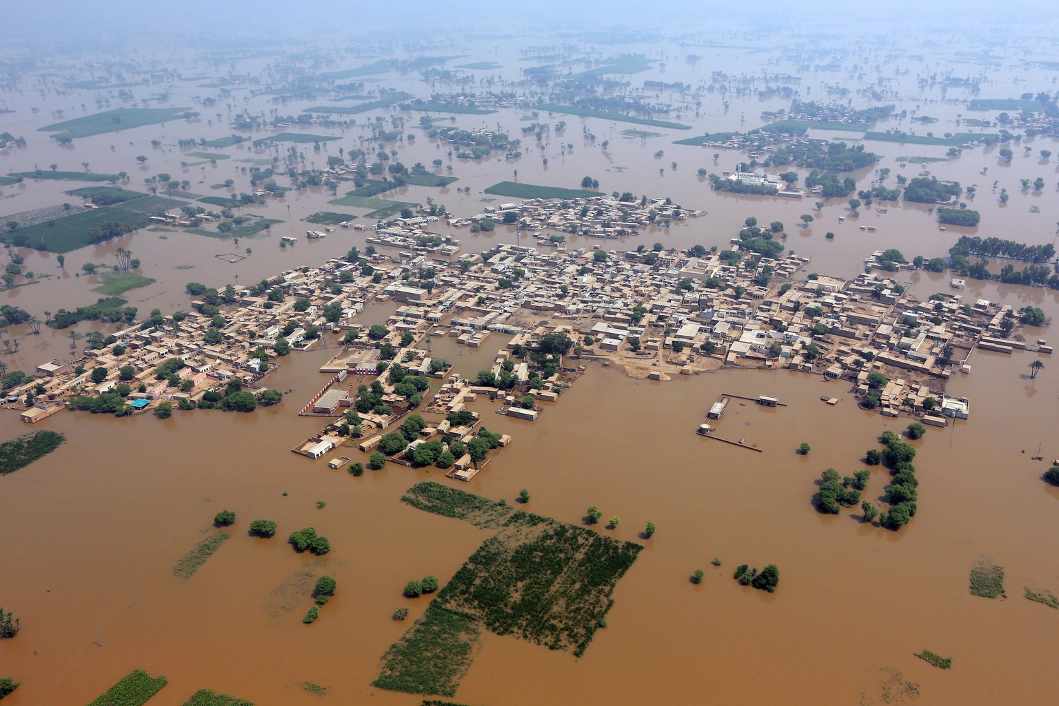 In Pakistan sind ganze Landstriche unterwasser.