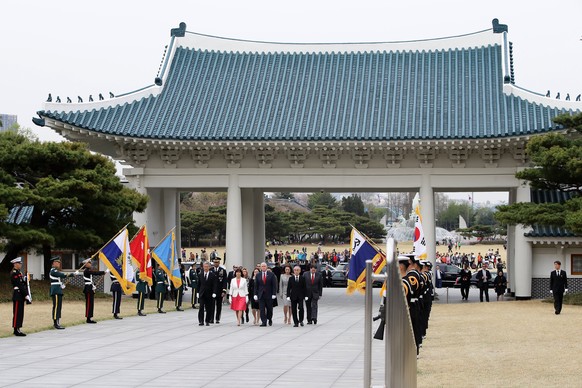 epa05910453 US Vice President Mike Pence (C-L) and his wife Karen Pence (C-R) visit Seoul National Cemetery, in Seoul, South Korea, 16 April 2017. US Vice President Mike Pence arrived in South Korea o ...