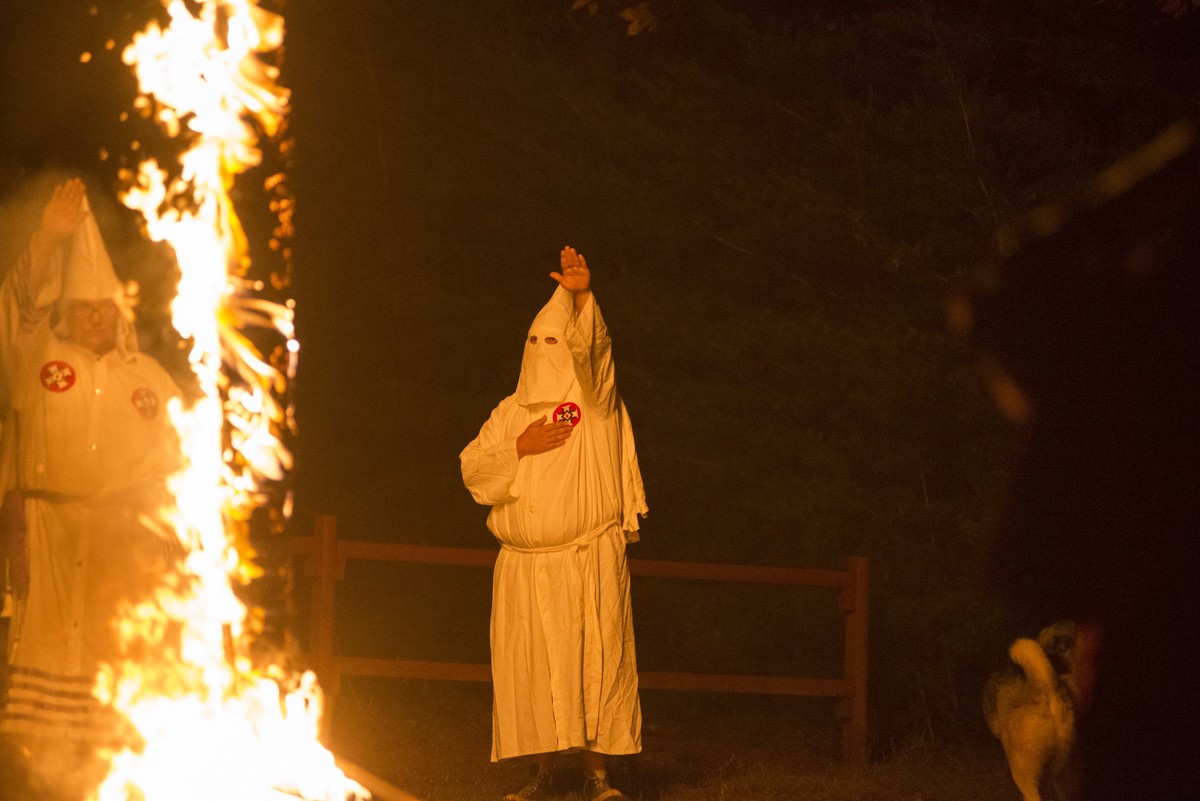 Feuerkreuz und Hitlergruss: Ein Klan-Treffen im Oktober 2014 in Virginia.&nbsp;
