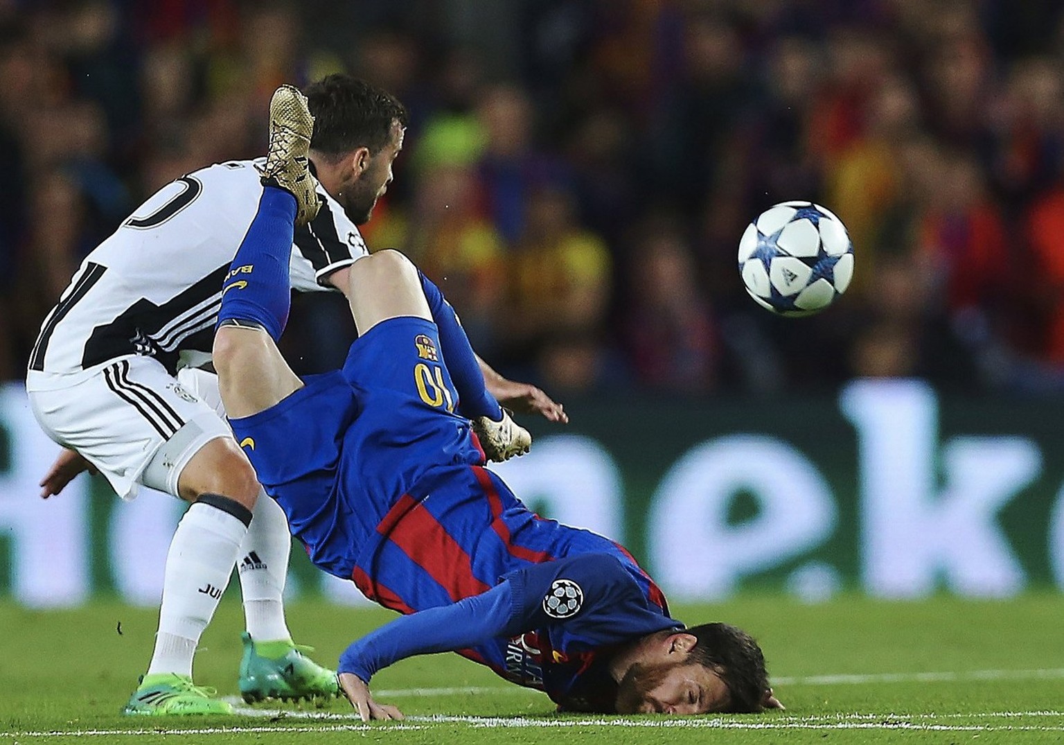 epa06255949 YEARENDER 2017 APRIL..FC Barcelona&#039;s Lionel Messi (R) in action against Miralem Pjanic (L) of Juventus during the UEFA Champions League quarter final, second leg soccer match between  ...