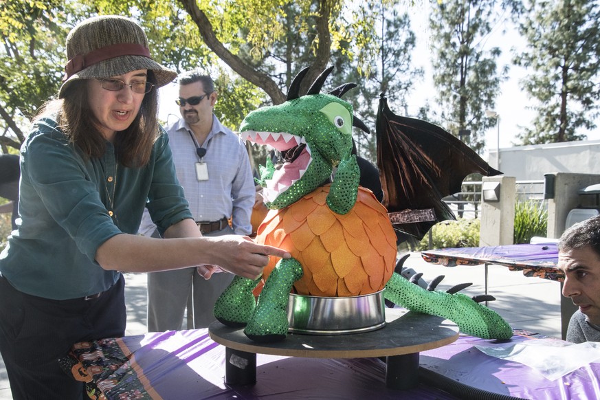 Pumpkin Carving Contest
Requester: Jane Platt
Photographer: Bob PAz
Date:10/30/19
Photolab order: IMCOPS18.10.01.8