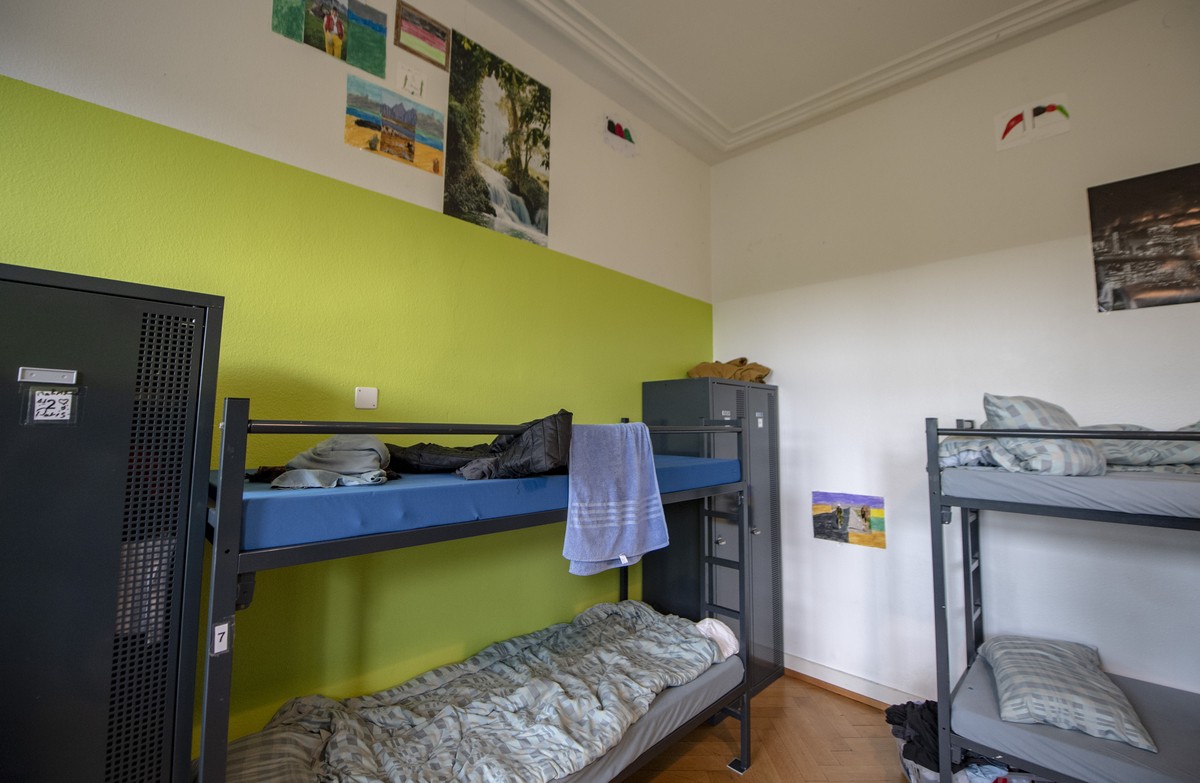 Ein Zimmer in der neue Unterkunft fuer unbegleitete minderjaehrige Asylsuchende in einer alten Villa direkt neben dem neue Buerogebaeude des Bundesasylzentrum Basel anlaesslich einer Medienkonfernez z ...