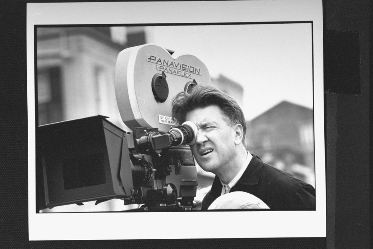 Closeup of movie director David Lynch, looking through Panavision Panaflex movie camera as he directs filming of Wild at Heart on street location. (Photo by Acey Harper/Getty Images)