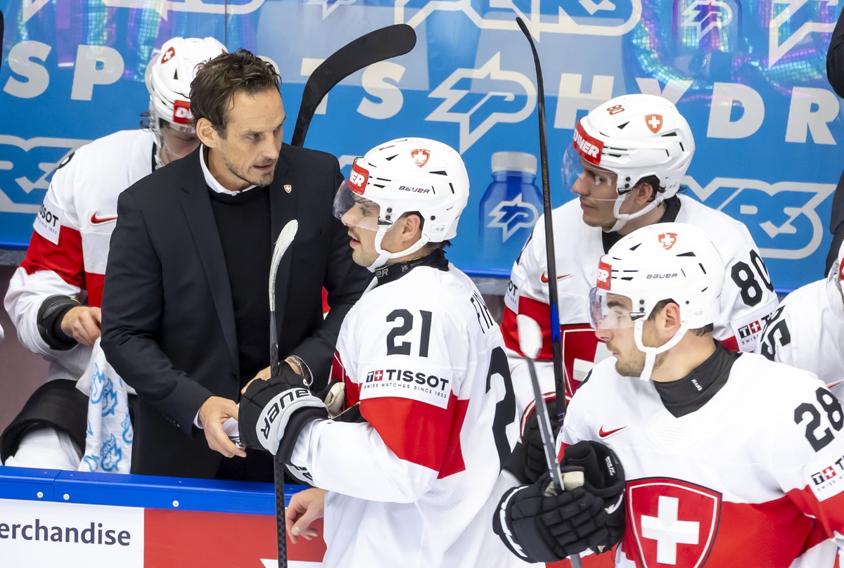 Patrick Fischer, head coach of Switzerland national ice hockey team, talks to Switzerland's forward Kevin Fiala #21, during the IIHF 2025 World Championship preliminary round group B game between ...